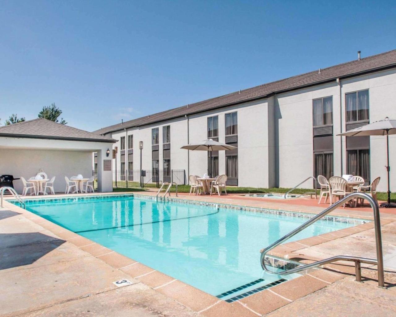 Greenstay Inn & Suites Court View Springfield Bagian luar foto